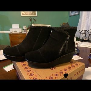 Sketchers black wedge boots
